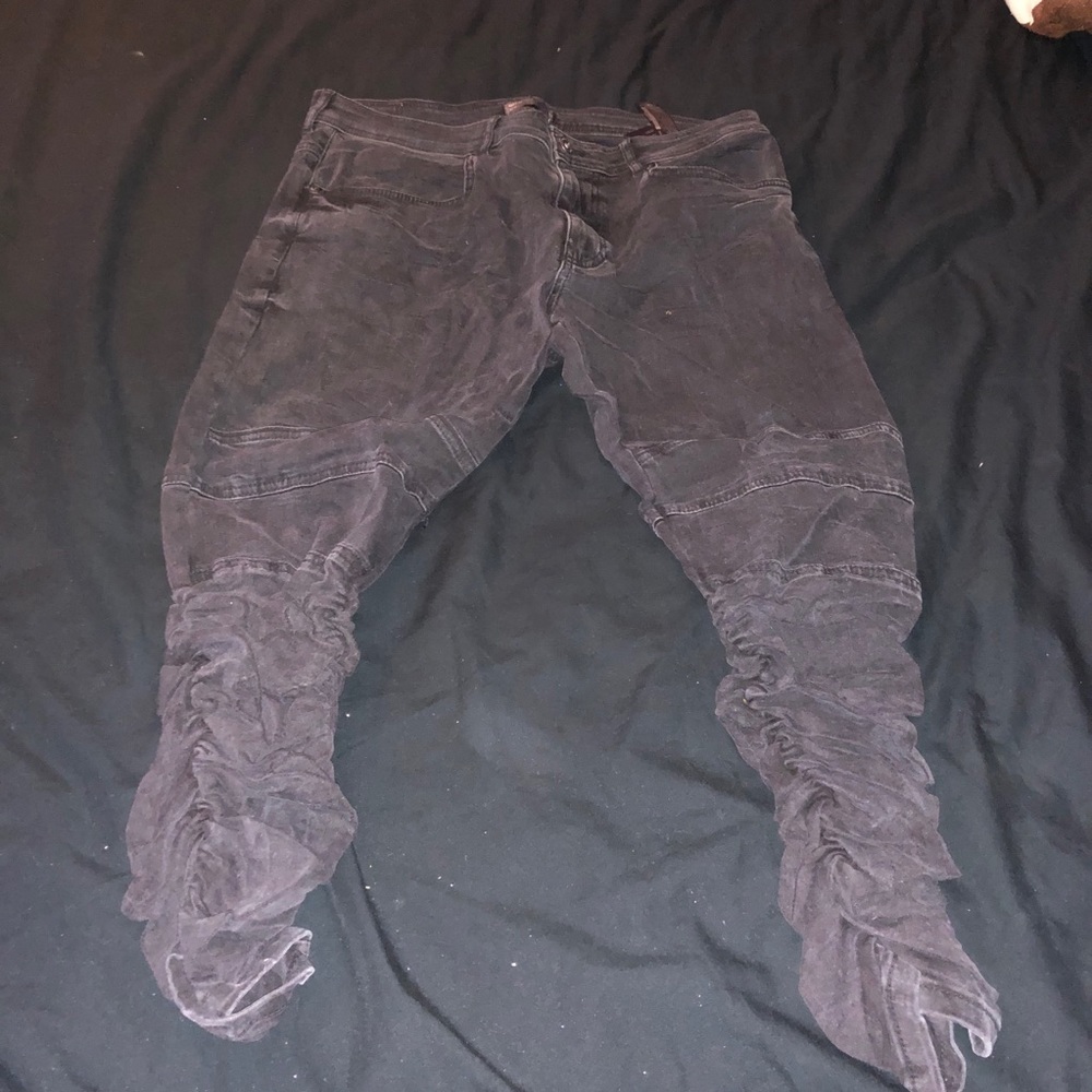 Title:
Dark Grey Zara Scrunch Jeans
